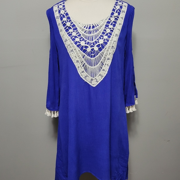 entro Dresses & Skirts - Entro blue crepe tassel crochet tassel trim shift dress size medium